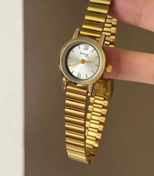 Gold Round Roman Watch